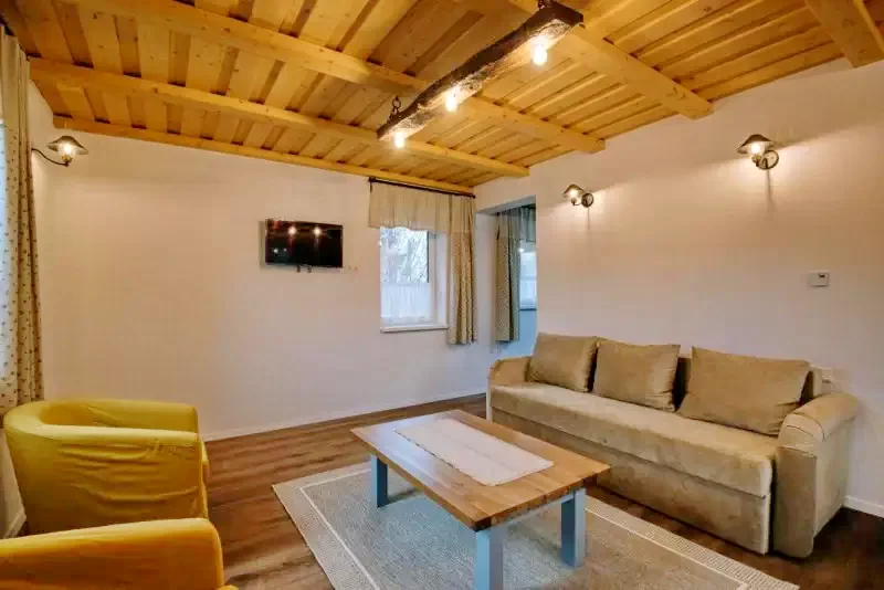 Izvoare Cazare | Sat de vacanță (K1398-13) Imaginea poate fi supusă drepturilor de autor. Se recomandă contactarea titularului drepturilor.