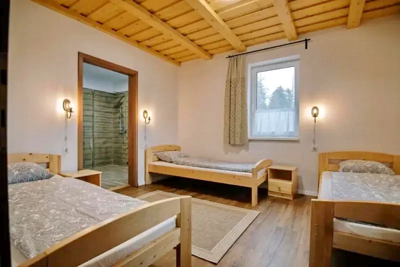 Izvoare Cazare | Sat de vacanță (K1398-14) Imaginea poate fi supusă drepturilor de autor. Se recomandă contactarea titularului drepturilor.