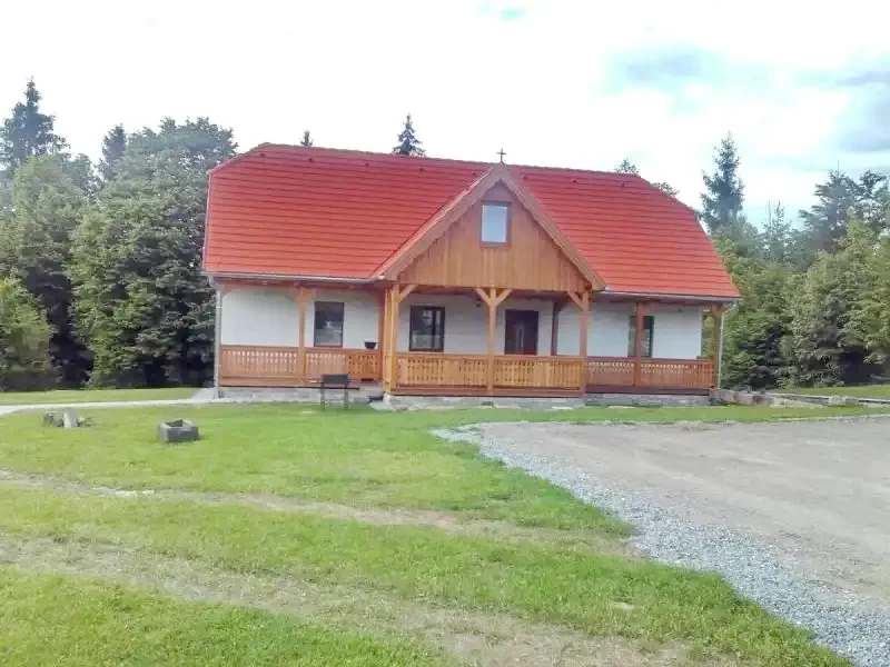 Izvoare Cazare | Sat de vacanță (K1398-23) Imaginea poate fi supusă drepturilor de autor. Se recomandă contactarea titularului drepturilor.