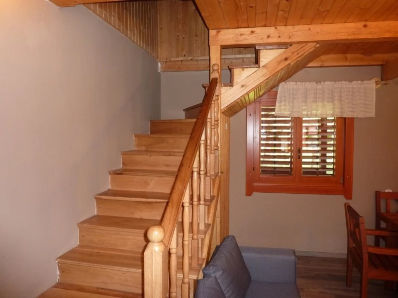 Barajul Zetea Cazare | Sat de vacanță (K0199-13) Imaginea poate fi supusă drepturilor de autor. Se recomandă contactarea titularului drepturilor.