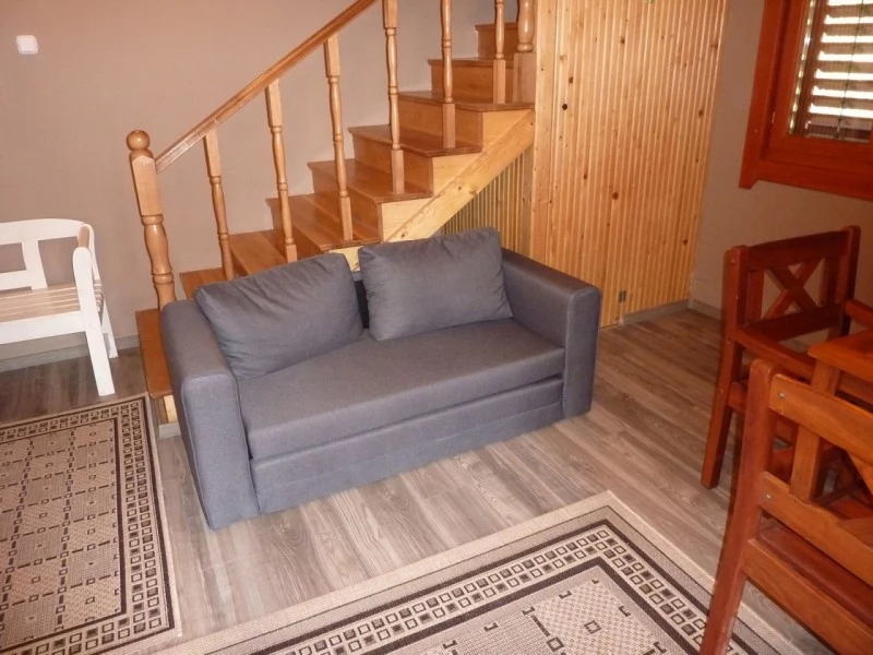 Barajul Zetea Cazare | Cabană (K0199-20) Imaginea poate fi supusă drepturilor de autor. Se recomandă contactarea titularului drepturilor.