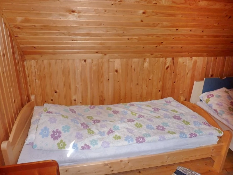 Barajul Zetea Cazare | Cabană (K0199-23) Imaginea poate fi supusă drepturilor de autor. Se recomandă contactarea titularului drepturilor.