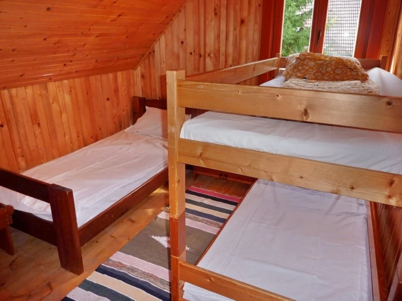 Barajul Zetea Cazare | Cabană (K0199-29) Imaginea poate fi supusă drepturilor de autor. Se recomandă contactarea titularului drepturilor.