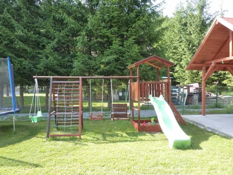 Barajul Zetea Cazare | Cabană (K0199-37) Imaginea poate fi supusă drepturilor de autor. Se recomandă contactarea titularului drepturilor.