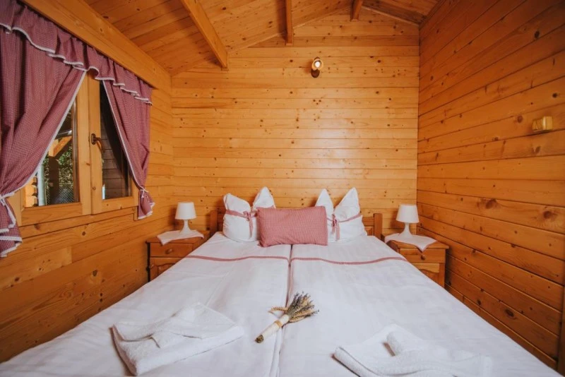 Zetelaki Víztározó Szállás | Üdülőfalu (K0619-23) A kép szerzői jogvédelem alatt állhat. Javasolt a kapcsolatfelvétel a jog tulajdonossal.