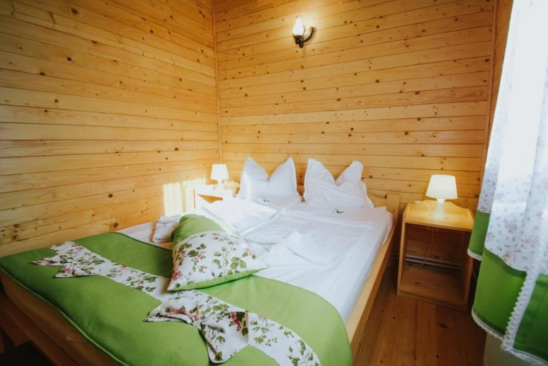 Barajul Zetea Cazare | Cabană (K0619-30) Imaginea poate fi supusă drepturilor de autor. Se recomandă contactarea titularului drepturilor.