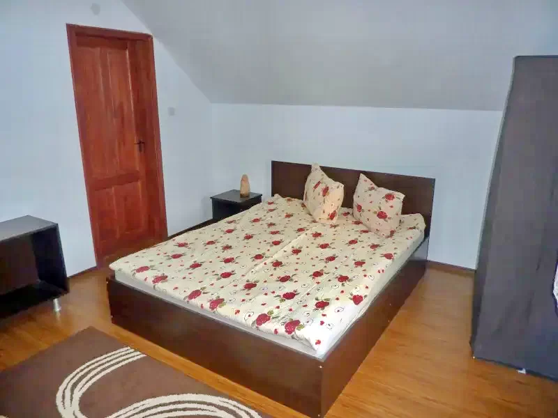 Barajul Zetea Cazare | Sat de vacanță (K0783-19) Imaginea poate fi supusă drepturilor de autor. Se recomandă contactarea titularului drepturilor.