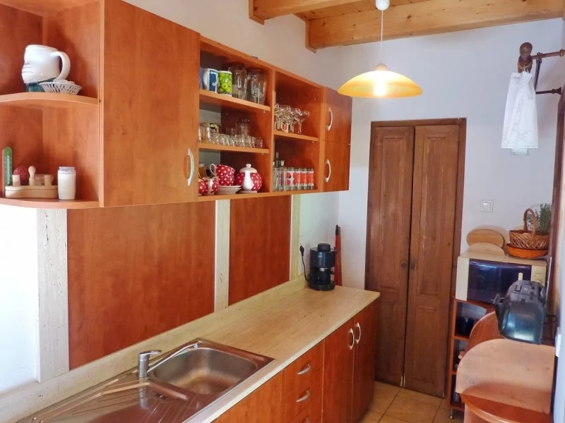 Barajul Zetea Cazare | Cabană (K0907-16) Imaginea poate fi supusă drepturilor de autor. Se recomandă contactarea titularului drepturilor.