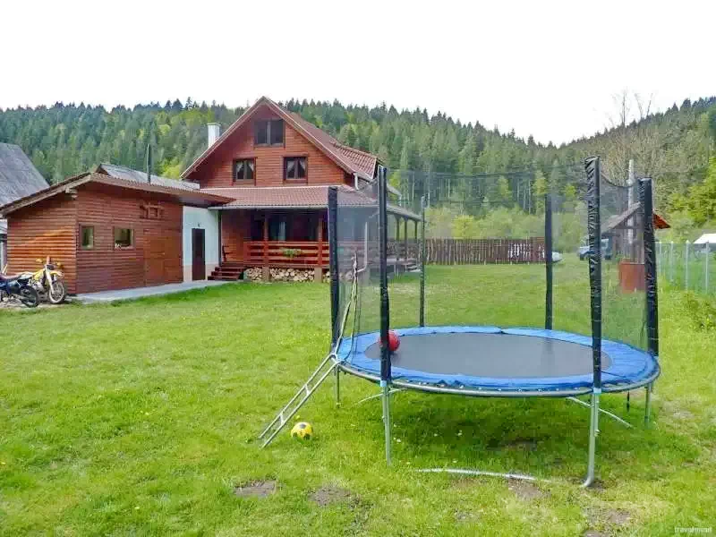 Barajul Zetea Cazare | Sat de vacanță (K1167-10) Imaginea poate fi supusă drepturilor de autor. Se recomandă contactarea titularului drepturilor.