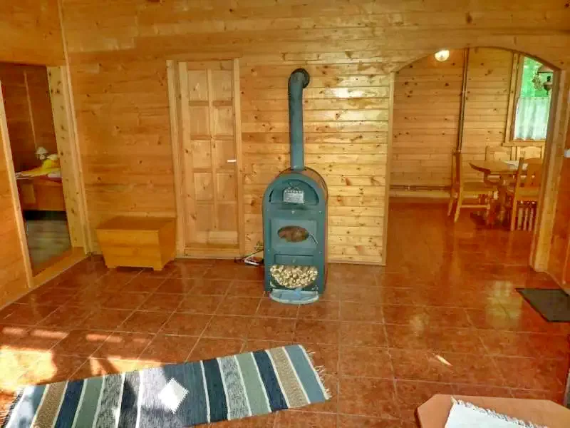 Barajul Zetea Cazare | Cabană (K1170-18) Imaginea poate fi supusă drepturilor de autor. Se recomandă contactarea titularului drepturilor.