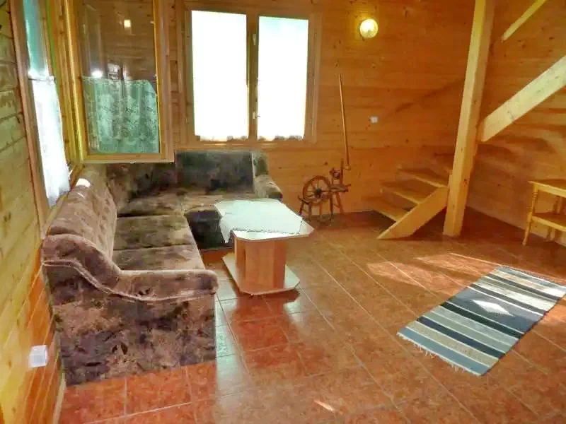 Barajul Zetea Cazare | Cabană (K1170-22) Imaginea poate fi supusă drepturilor de autor. Se recomandă contactarea titularului drepturilor.