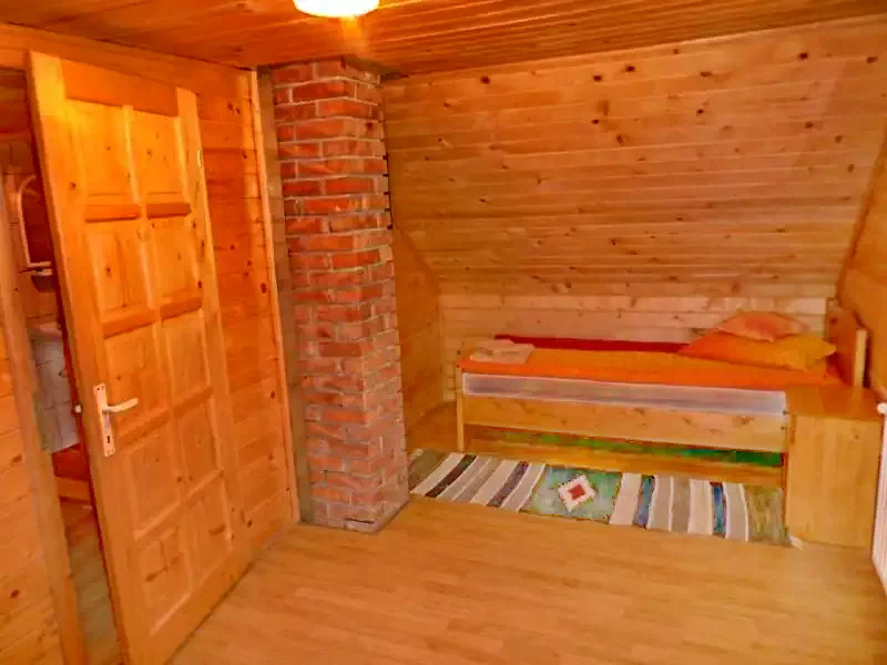 Barajul Zetea Cazare | Cabană (K1170-31) Imaginea poate fi supusă drepturilor de autor. Se recomandă contactarea titularului drepturilor.