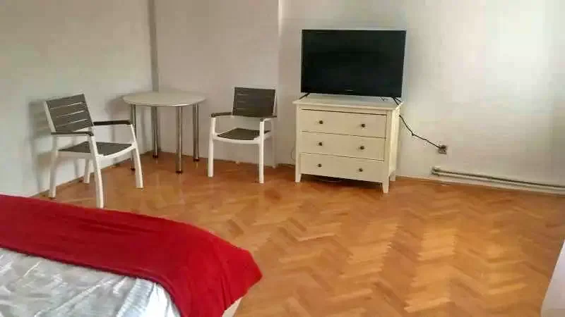 Oradea Cazare | Motel (K0955-12) Imaginea poate fi supusă drepturilor de autor. Se recomandă contactarea titularului drepturilor.