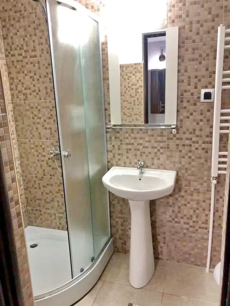 Oradea Cazare | Motel (K0955-20) Imaginea poate fi supusă drepturilor de autor. Se recomandă contactarea titularului drepturilor.