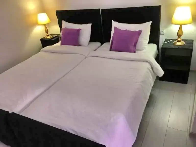 Oradea Cazare | Motel (K0955-25) Imaginea poate fi supusă drepturilor de autor. Se recomandă contactarea titularului drepturilor.