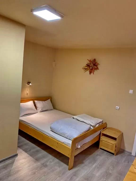 Lupeni Cazare | Motel (K0359-21) Imaginea poate fi supusă drepturilor de autor. Se recomandă contactarea titularului drepturilor.