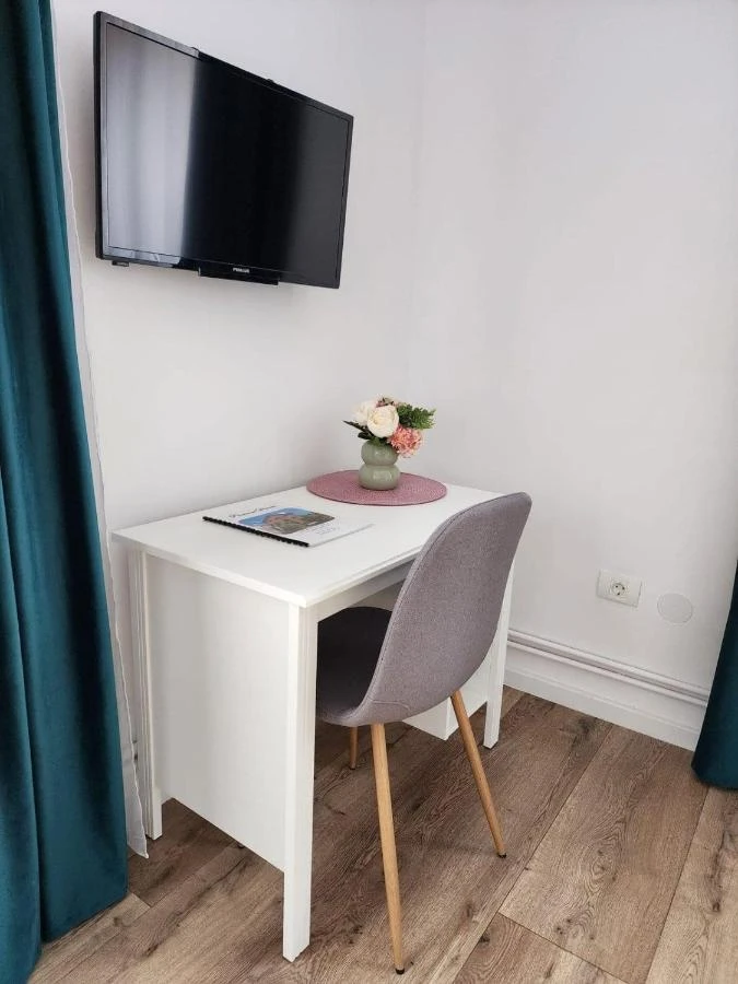 Orșova Cazare | Pensiune (K1558-3) Imaginea poate fi supusă drepturilor de autor. Se recomandă contactarea titularului drepturilor. Orșova Cazare | Pensiune (K1558-3) Imaginea poate fi supusă drepturilor de autor. Se recomandă contactarea titularului drepturilor.