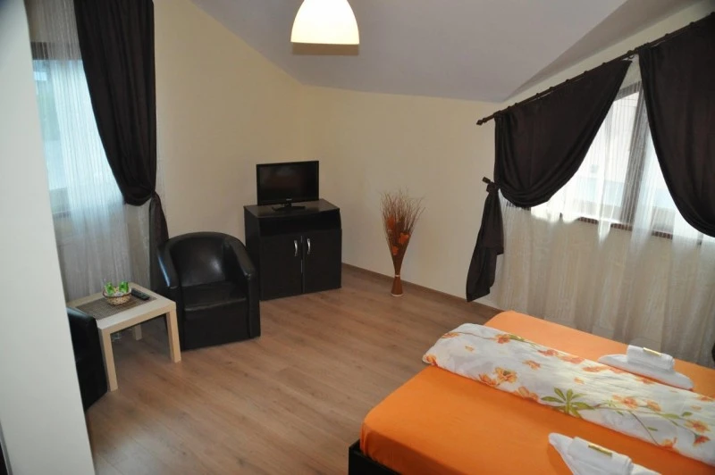 Orșova Cazare | Motel (K1558-11) Imaginea poate fi supusă drepturilor de autor. Se recomandă contactarea titularului drepturilor.