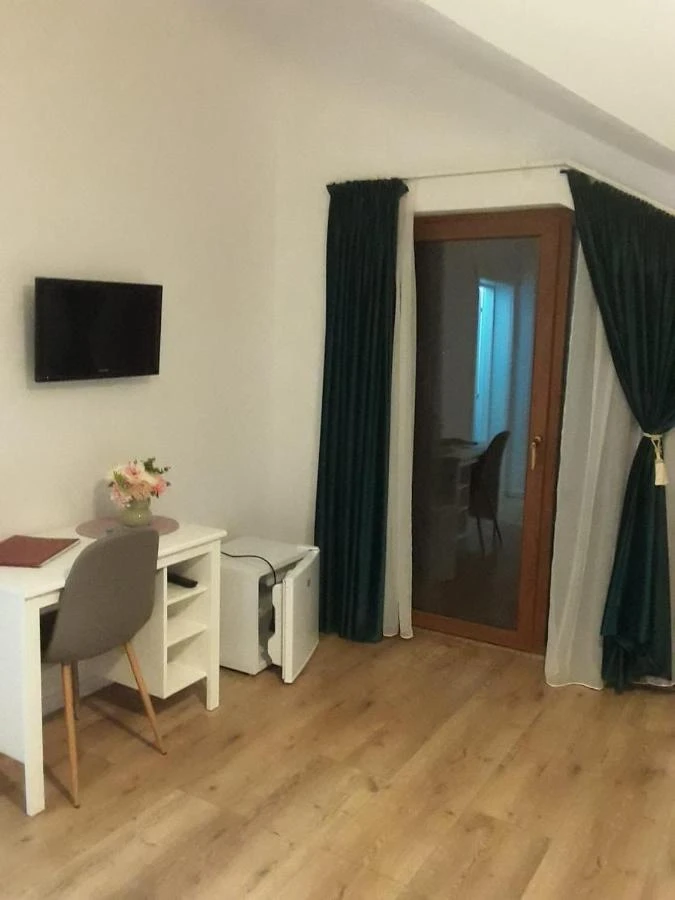 Orșova Cazare | Pensiune (K1558-13) Imaginea poate fi supusă drepturilor de autor. Se recomandă contactarea titularului drepturilor. Orșova Cazare | Pensiune (K1558-13) Imaginea poate fi supusă drepturilor de autor. Se recomandă contactarea titularului drepturilor.