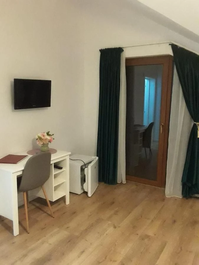 Orșova Cazare | Motel (K1558-23) Imaginea poate fi supusă drepturilor de autor. Se recomandă contactarea titularului drepturilor.