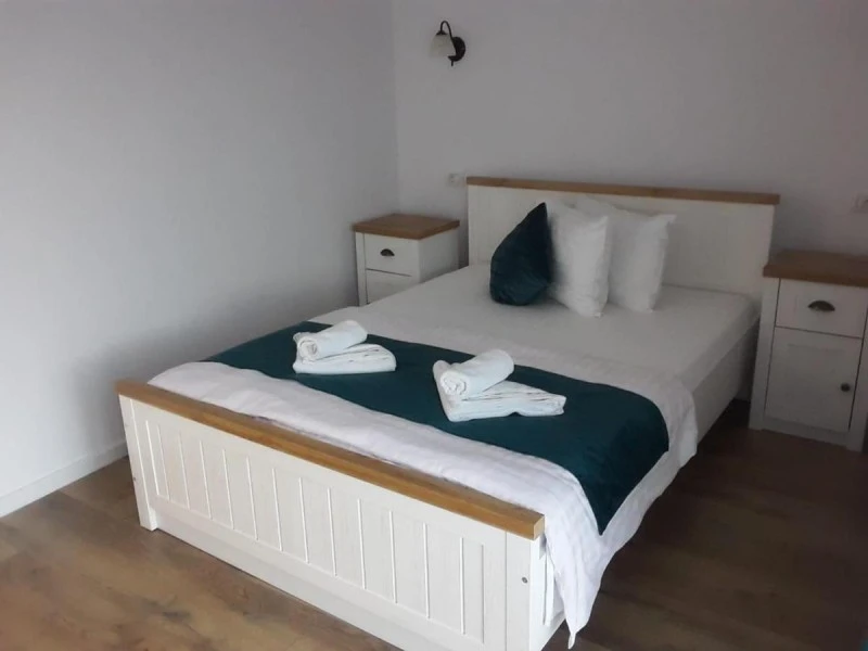 Orșova Cazare | Motel (K1558-25) Imaginea poate fi supusă drepturilor de autor. Se recomandă contactarea titularului drepturilor.