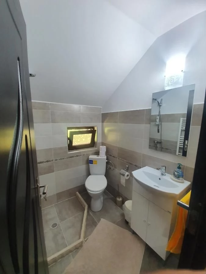 Rodna Cazare | Motel (K1256-17) Imaginea poate fi supusă drepturilor de autor. Se recomandă contactarea titularului drepturilor.