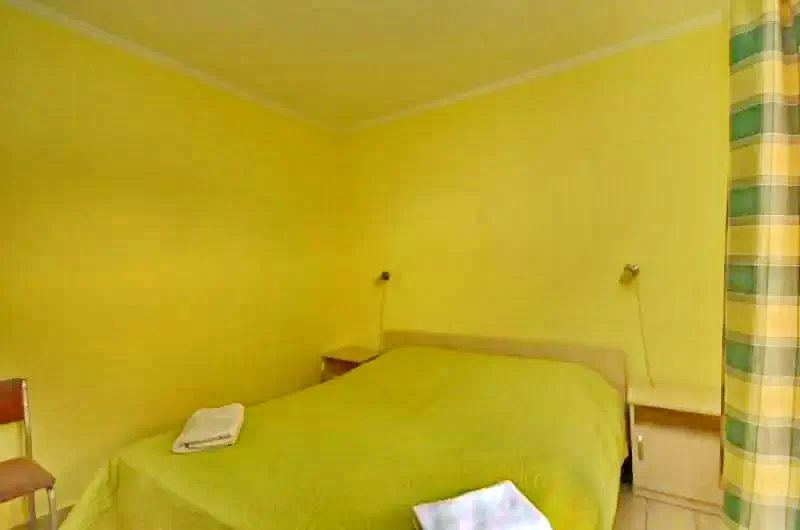 Jula Cazare | Sat de vacanță (K0009-6) Imaginea poate fi supusă drepturilor de autor. Se recomandă contactarea titularului drepturilor.