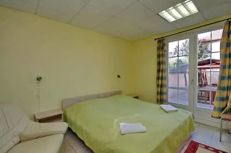 Gyula Szállás | Kulcsosház (K0009-10) A kép szerzői jogvédelem alatt állhat. Javasolt a kapcsolatfelvétel a jog tulajdonossal. Gyula Szállás | Kulcsosház (K0009-10) A kép szerzői jogvédelem alatt állhat. Javasolt a kapcsolatfelvétel a jog tulajdonossal.