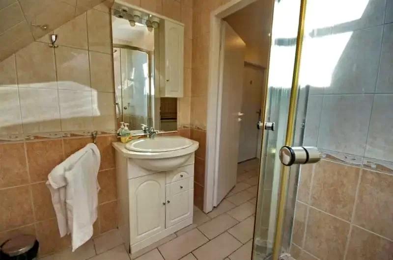 Gyula Szállás | Kulcsosház (K0009-11) A kép szerzői jogvédelem alatt állhat. Javasolt a kapcsolatfelvétel a jog tulajdonossal. Gyula Szállás | Kulcsosház (K0009-11) A kép szerzői jogvédelem alatt állhat. Javasolt a kapcsolatfelvétel a jog tulajdonossal.