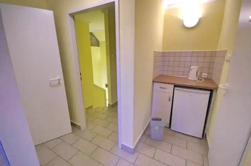 Jula Cazare | Sat de vacanță (K0009-13) Imaginea poate fi supusă drepturilor de autor. Se recomandă contactarea titularului drepturilor.