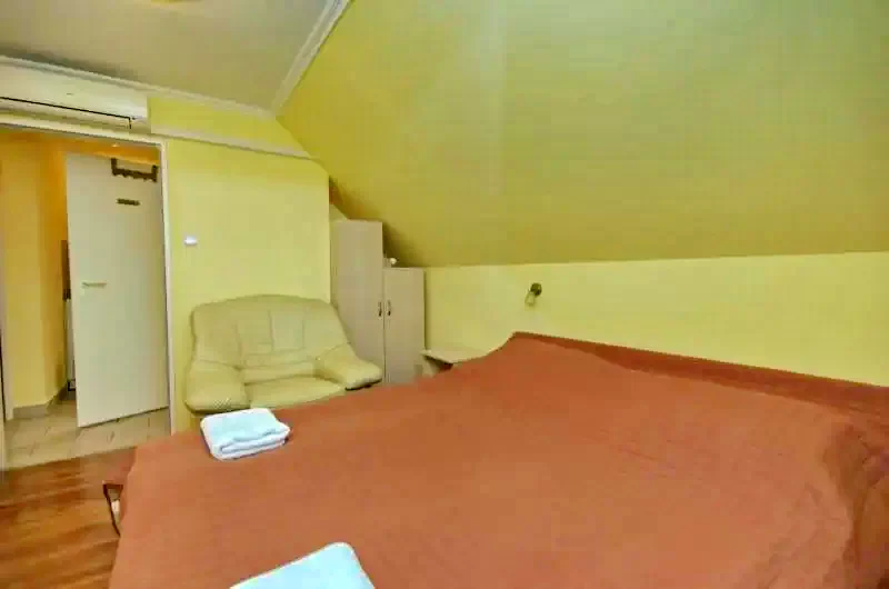 Gyula Szállás | Kulcsosház (K0009-15) A kép szerzői jogvédelem alatt állhat. Javasolt a kapcsolatfelvétel a jog tulajdonossal. Gyula Szállás | Kulcsosház (K0009-15) A kép szerzői jogvédelem alatt állhat. Javasolt a kapcsolatfelvétel a jog tulajdonossal.