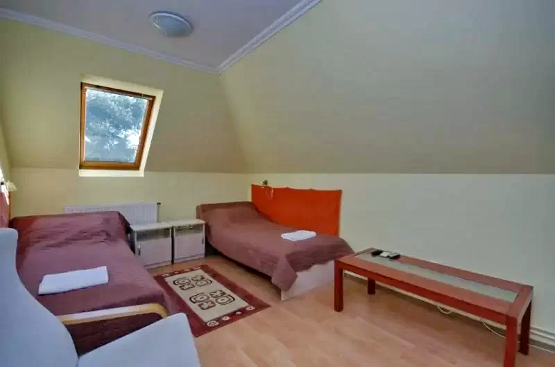 Gyula Szállás | Kulcsosház (K0009-25) A kép szerzői jogvédelem alatt állhat. Javasolt a kapcsolatfelvétel a jog tulajdonossal. Gyula Szállás | Kulcsosház (K0009-25) A kép szerzői jogvédelem alatt állhat. Javasolt a kapcsolatfelvétel a jog tulajdonossal.