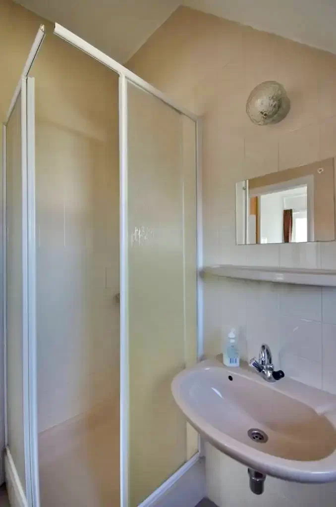 Gyula Szállás | Kulcsosház (K0009-31) A kép szerzői jogvédelem alatt állhat. Javasolt a kapcsolatfelvétel a jog tulajdonossal. Gyula Szállás | Kulcsosház (K0009-31) A kép szerzői jogvédelem alatt állhat. Javasolt a kapcsolatfelvétel a jog tulajdonossal.