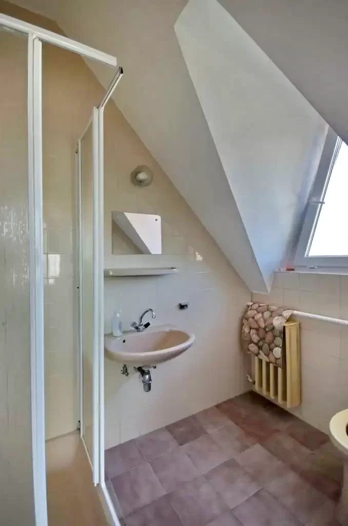 Jula Cazare | Sat de vacanță (K0009-32) Imaginea poate fi supusă drepturilor de autor. Se recomandă contactarea titularului drepturilor.