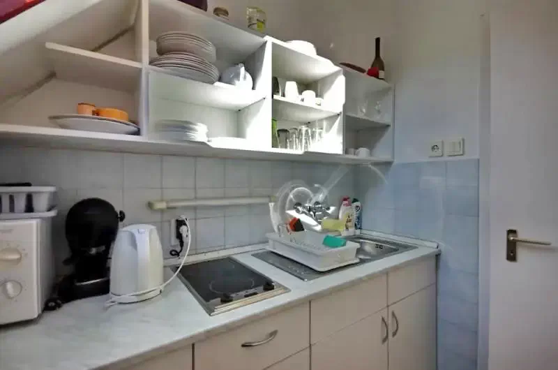 Jula Cazare | Sat de vacanță (K0009-33) Imaginea poate fi supusă drepturilor de autor. Se recomandă contactarea titularului drepturilor.