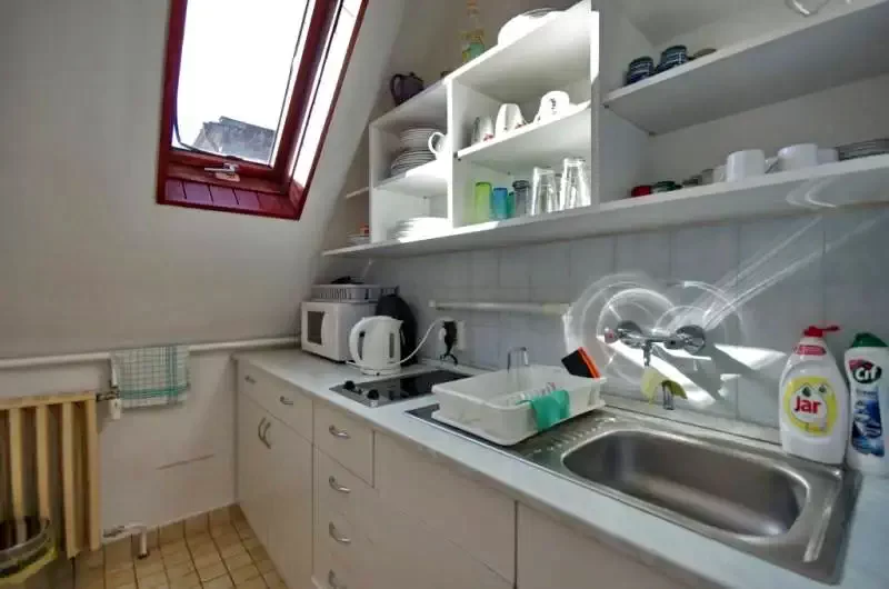 Jula Cazare | Sat de vacanță (K0009-34) Imaginea poate fi supusă drepturilor de autor. Se recomandă contactarea titularului drepturilor.