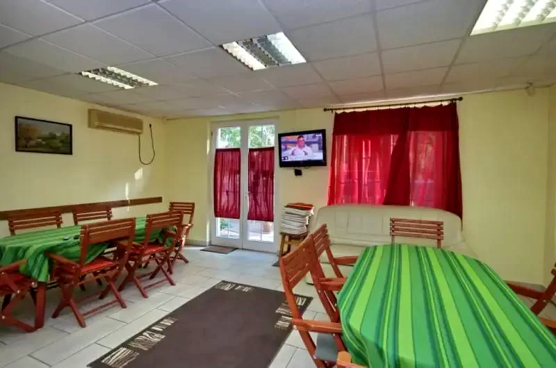 Gyula Szállás | Üdülőfalu (K0009-46) A kép szerzői jogvédelem alatt állhat. Javasolt a kapcsolatfelvétel a jog tulajdonossal.