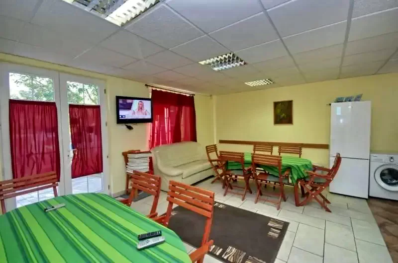 Gyula Szállás | Kulcsosház (K0009-47) A kép szerzői jogvédelem alatt állhat. Javasolt a kapcsolatfelvétel a jog tulajdonossal. Gyula Szállás | Kulcsosház (K0009-47) A kép szerzői jogvédelem alatt állhat. Javasolt a kapcsolatfelvétel a jog tulajdonossal.