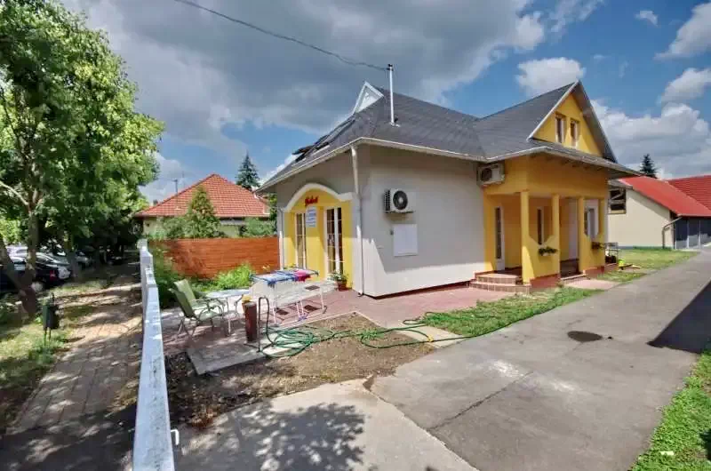 Jula Cazare | Sat de vacanță (K0009-50) Imaginea poate fi supusă drepturilor de autor. Se recomandă contactarea titularului drepturilor.