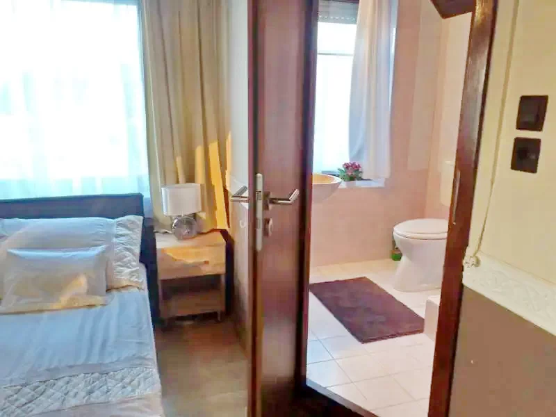 Jula Cazare | Sat de vacanță (K0086-3) Imaginea poate fi supusă drepturilor de autor. Se recomandă contactarea titularului drepturilor.