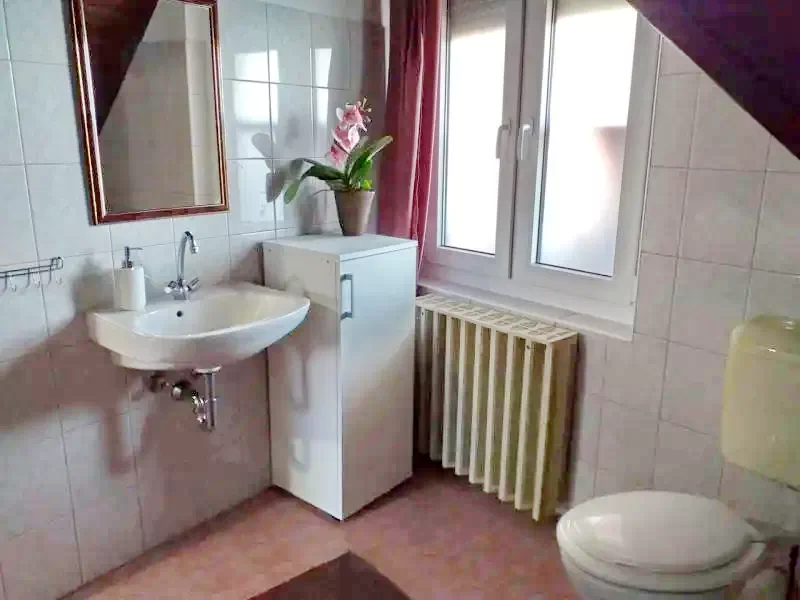 Gyula Szállás | Kulcsosház (K0086-11) A kép szerzői jogvédelem alatt állhat. Javasolt a kapcsolatfelvétel a jog tulajdonossal.