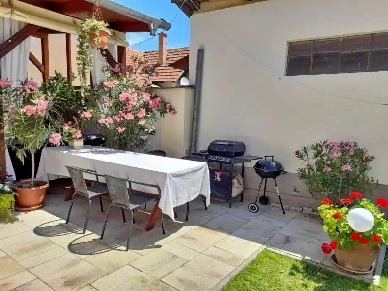 Gyula Szállás | Kulcsosház (K0086-29) A kép szerzői jogvédelem alatt állhat. Javasolt a kapcsolatfelvétel a jog tulajdonossal.