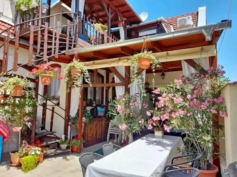 Jula Cazare | Cabană (K0086-31) Imaginea poate fi supusă drepturilor de autor. Se recomandă contactarea titularului drepturilor. Jula Cazare | Cabană (K0086-31) Imaginea poate fi supusă drepturilor de autor. Se recomandă contactarea titularului drepturilor.