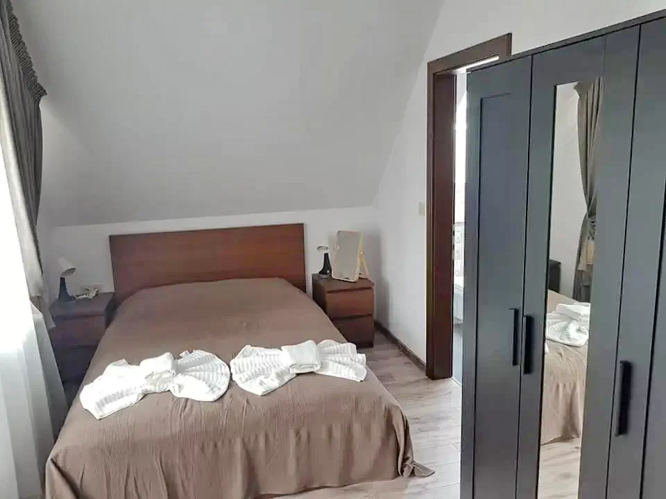 Rugănești Cazare | Motel (K1261-19) Imaginea poate fi supusă drepturilor de autor. Se recomandă contactarea titularului drepturilor.