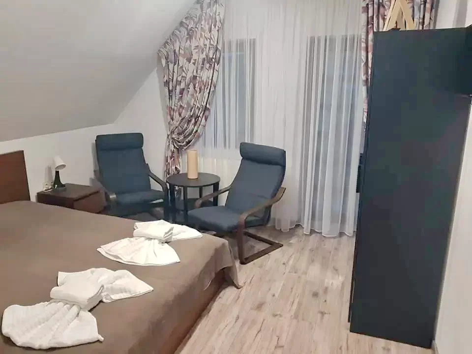 Rugănești Cazare | Motel (K1261-21) Imaginea poate fi supusă drepturilor de autor. Se recomandă contactarea titularului drepturilor.