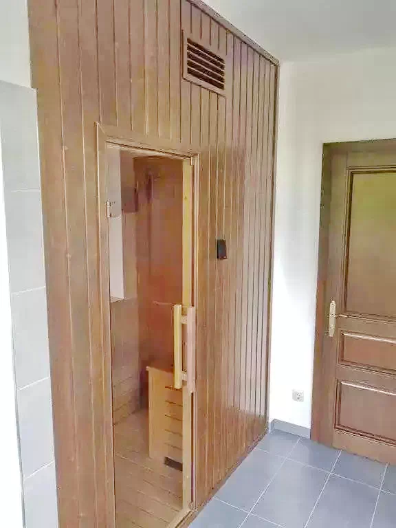 Rugănești Cazare | Motel (K1261-28) Imaginea poate fi supusă drepturilor de autor. Se recomandă contactarea titularului drepturilor.