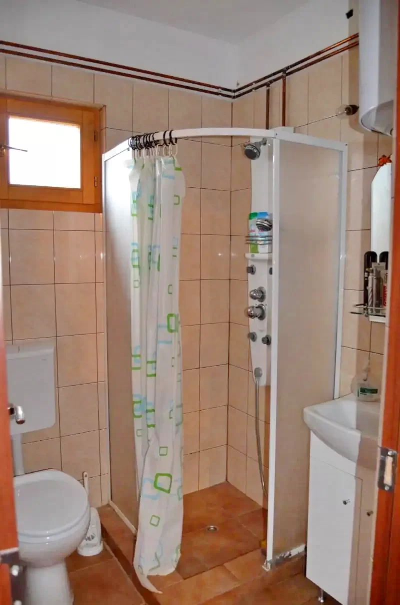 Bezidu Nou Cazare | Cabană (K0648-12) Imaginea poate fi supusă drepturilor de autor. Se recomandă contactarea titularului drepturilor. Bezidu Nou Cazare | Cabană (K0648-12) Imaginea poate fi supusă drepturilor de autor. Se recomandă contactarea titularului drepturilor.