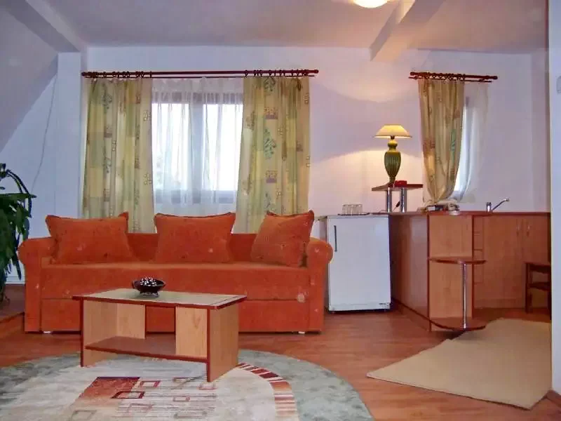 Călușeri Cazare | Motel (K0216-3) Imaginea poate fi supusă drepturilor de autor. Se recomandă contactarea titularului drepturilor.