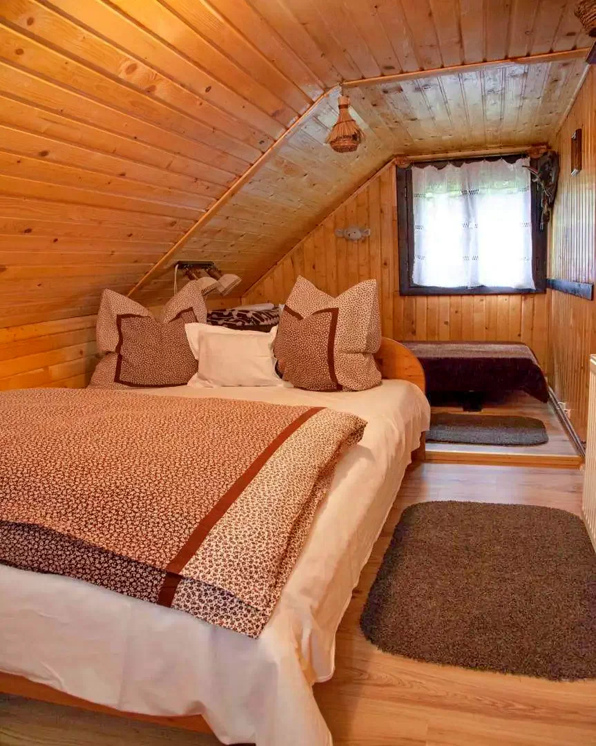 Gyilkostó Szállás | Üdülőfalu (K1242-6) A kép szerzői jogvédelem alatt állhat. Javasolt a kapcsolatfelvétel a jog tulajdonossal.