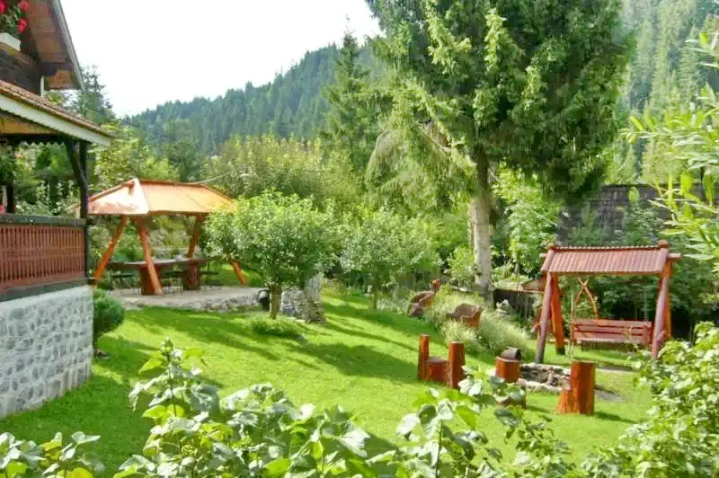 Gyilkostó Szállás | Üdülőfalu (K1242-7) A kép szerzői jogvédelem alatt állhat. Javasolt a kapcsolatfelvétel a jog tulajdonossal.